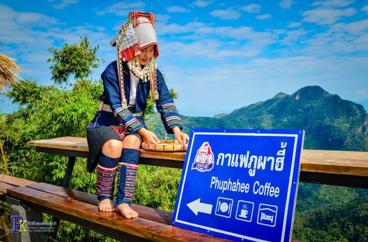 จิบกาแฟ นั่งห้อยขา @”ดอยผาฮี้”